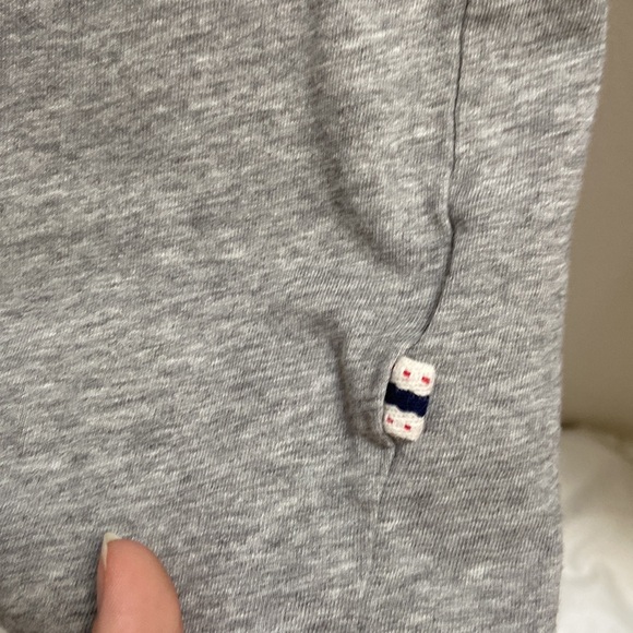 Boy’s Johnnie B - Boden Grey Graphic “Free Hugs” short sleeve t-shirt. Size M - Picture 4 of 9